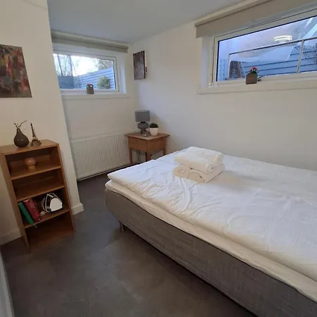 Lys Og Hyggelig Underetagebolig Naer Kobenhavn C Med Gratis Parkering דירה Rodovre
