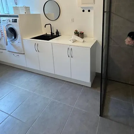 Apartament Lys Og Hyggelig Underetagebolig Naer Kobenhavn C Med Gratis Parkering