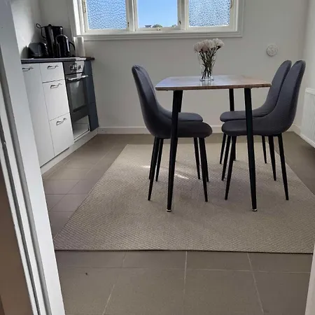 Lys Og Hyggelig Underetagebolig Naer Kobenhavn C Med Gratis Parkering * Rodovre